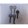 Image 2 : (13) vintage keys and (4) Ford keys (1) G.M. key