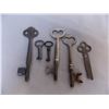 Image 3 : (13) vintage keys and (4) Ford keys (1) G.M. key