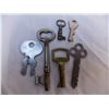 Image 4 : (24) vintage keys and 1 Hotel key and 1 Ford key