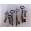 Image 5 : (24) vintage keys and 1 Hotel key and 1 Ford key