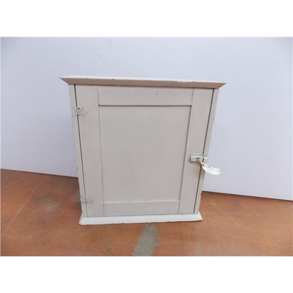 *Veterinarians portable medicine cabinet