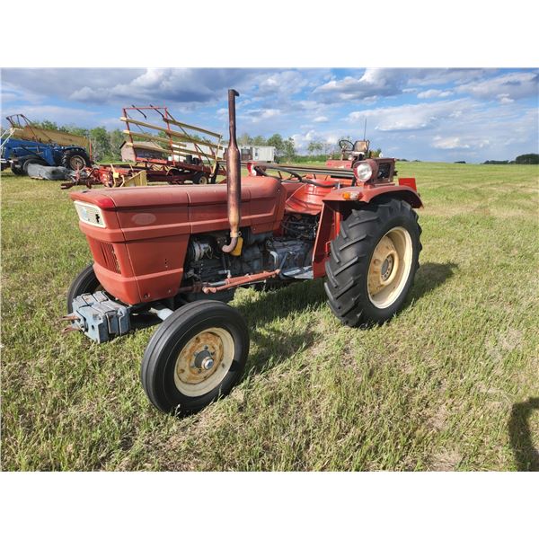 Universal Model 445 Tractor 1474 hours showing - 3 cylinder diesel engine - 3 point hitch RUNNING CO