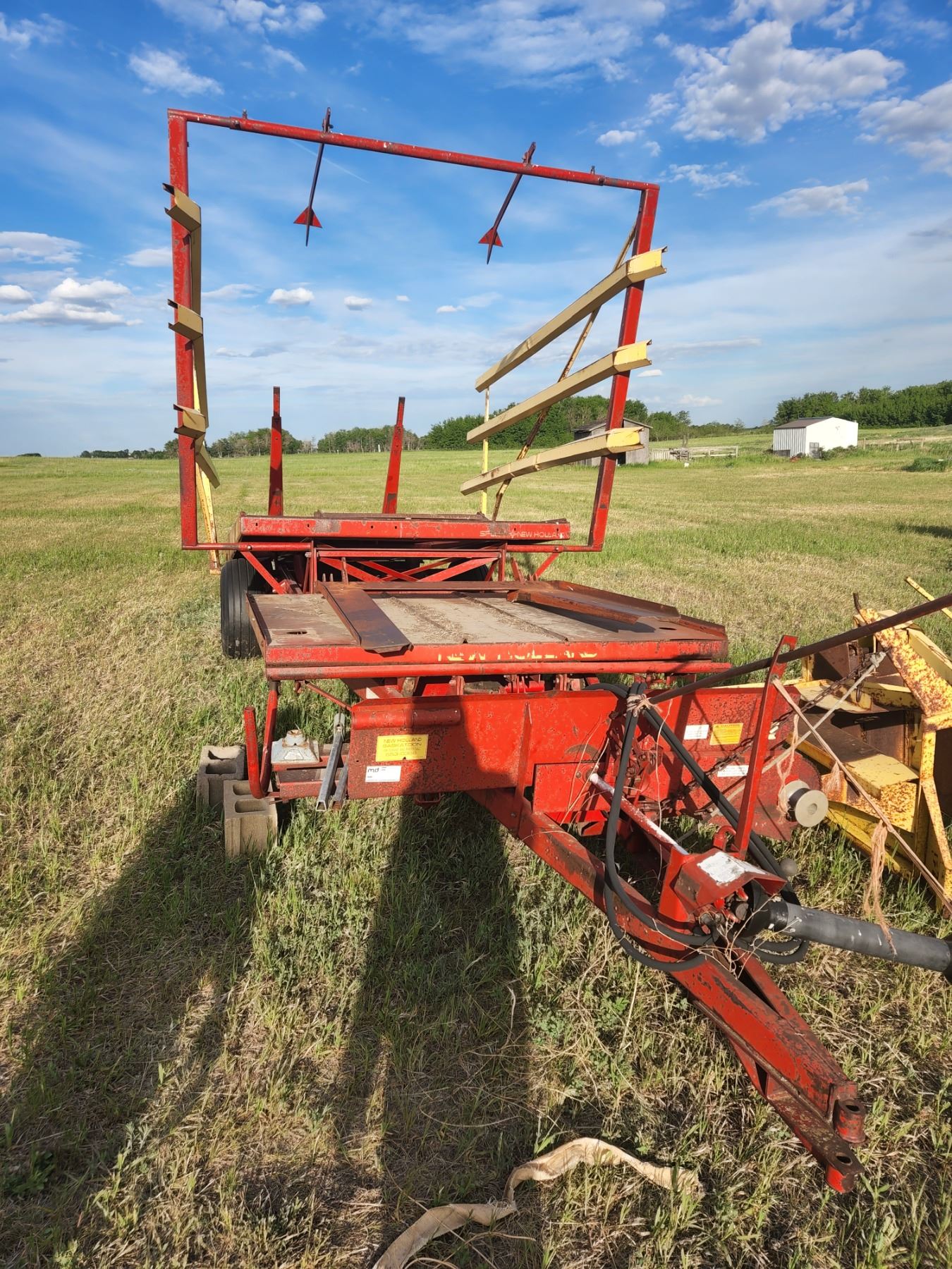 Stackliner New Holland Stackliner Model 1002 bale wagon - complete but needs ...