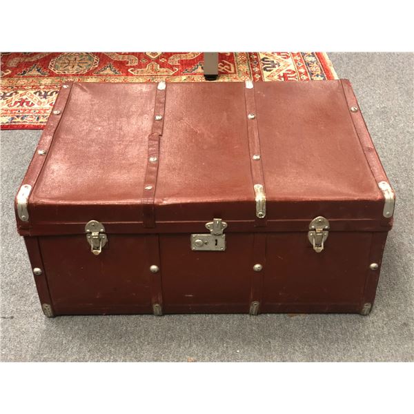 Large vintage chest & 2 Suitcases - approx. 27 1/2in x 19in