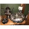 Image 2 : Shelf lot of stainless steel décor