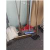 Image 3 : BUNDLE OF GARDEN TOOLS, RAKES, SHOVELS