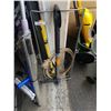Image 2 : BUNDLE OF SQUEEGIES, SPLITTING MAUL, WEEDER, LASSO AND METAL FRAME
