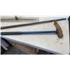 Image 2 : WRECKING BAR, CONCRETE FLOAT AND SLEDGE/PRY HAMMER