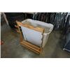 Image 1 : LARGE TOTE AND WOODEN RIFLE RACK