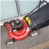Image 2 : YARD MACHINES GAS LAWNMOWER - WORKING