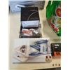 Image 3 : 2 NEW VACUUM SEALERS, HAND CRANK RADIO, PET SCALE AND MORE