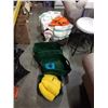 Image 1 : LOT OF TOWELS AND BASKETS