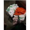 Image 4 : LOT OF TOWELS AND BASKETS