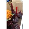 Image 3 : TRAY OF RED GLASS VASES AND BLACK AND WHITE MIRRORS