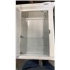 Image 2 : WHITE MEDICINE CABINET WITH BEVELLED MIRROR AND GLASS SHELVES