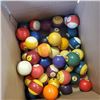 Image 2 : BOX OF VINTAGE BILLIARD BALLS