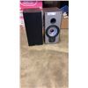 Image 2 : KENWOOD STEREO RECIVER 103AR WORKING WITH 2 PARADIGM MONITOR 3 SPEAKERS MISSING ON COVER