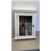 Image 1 : WHITE MEDICINE CABINET