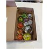Image 1 : TRAY OF ART GLASS PAPERWEIGHTS