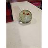 Image 2 : TRAY OF ART GLASS PAPERWEIGHTS