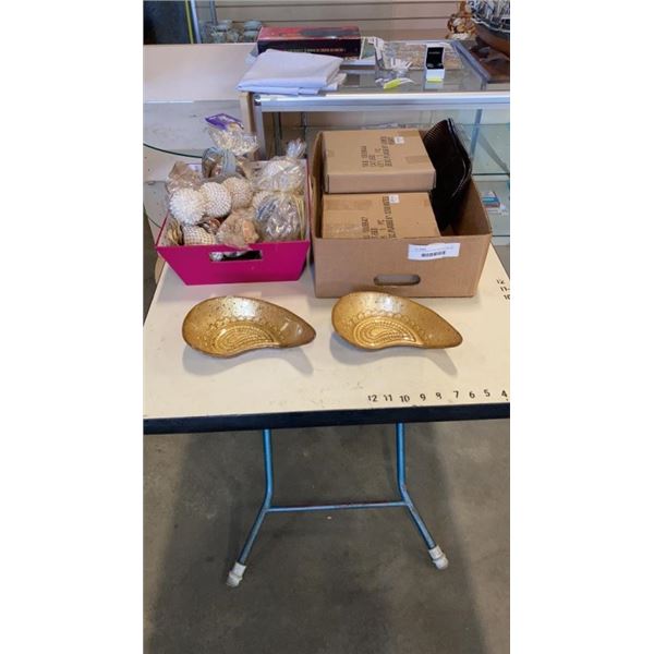 LOT OF GLASS PLATTERS AND DECORATIVE SHELLS