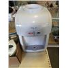 Image 2 : POLAR COUNTERTOP WATER COOLER AND TRAY OF KITCHEN APPLIANCES, BLENDER, CROCK POT