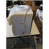Image 3 : POLAR COUNTERTOP WATER COOLER AND TRAY OF KITCHEN APPLIANCES, BLENDER, CROCK POT