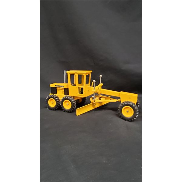 JOHN DEERE DIE CAST GRADER