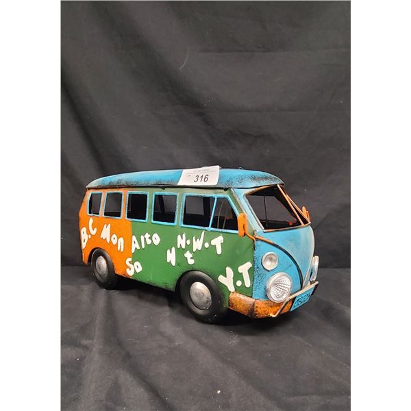 LARGE VOLKSWAGEN METAL BUS