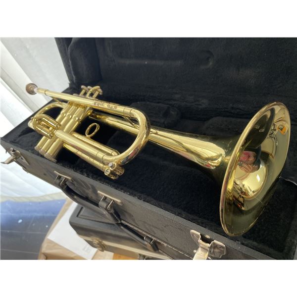 Besson Trumpet with case AND mouthpiece  SN 606 842335