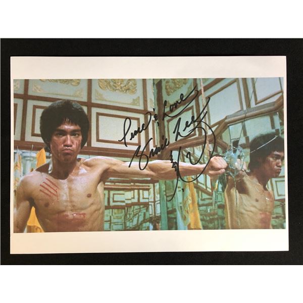 BRUCE LEE SIGNED 8X10 PHOTO (RA COA)