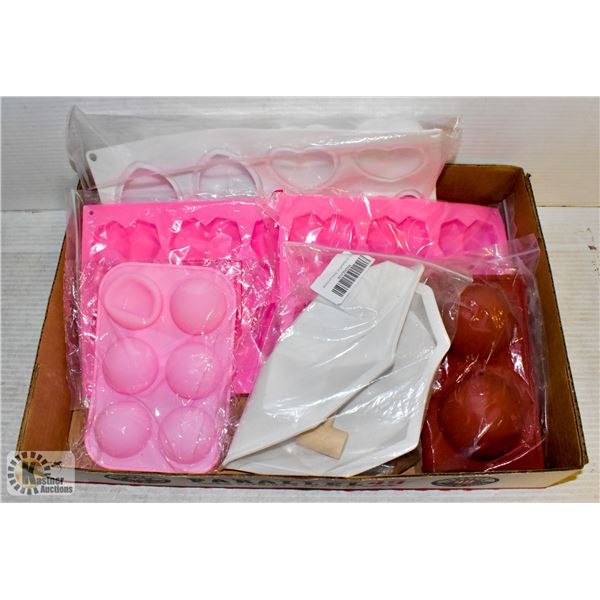 TRAY OF SILICONE BAKING MOLDS