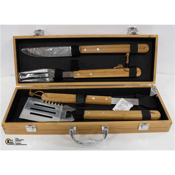 NEW BBQ 4 PC SET IN WOOD CASE