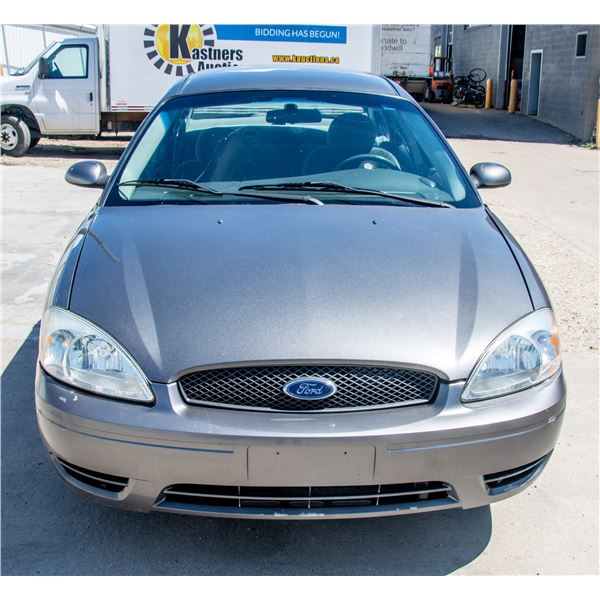 2004 FORD TAURUS SE