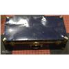 Image 1 : VINTAGE TRUNK 16" X 9" X 30"