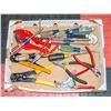 Image 1 : FLAT OF ASSORTED HAND TOOLS