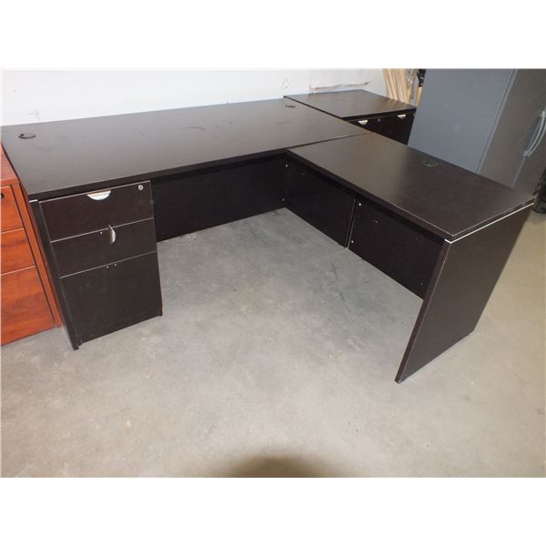 Black Desk