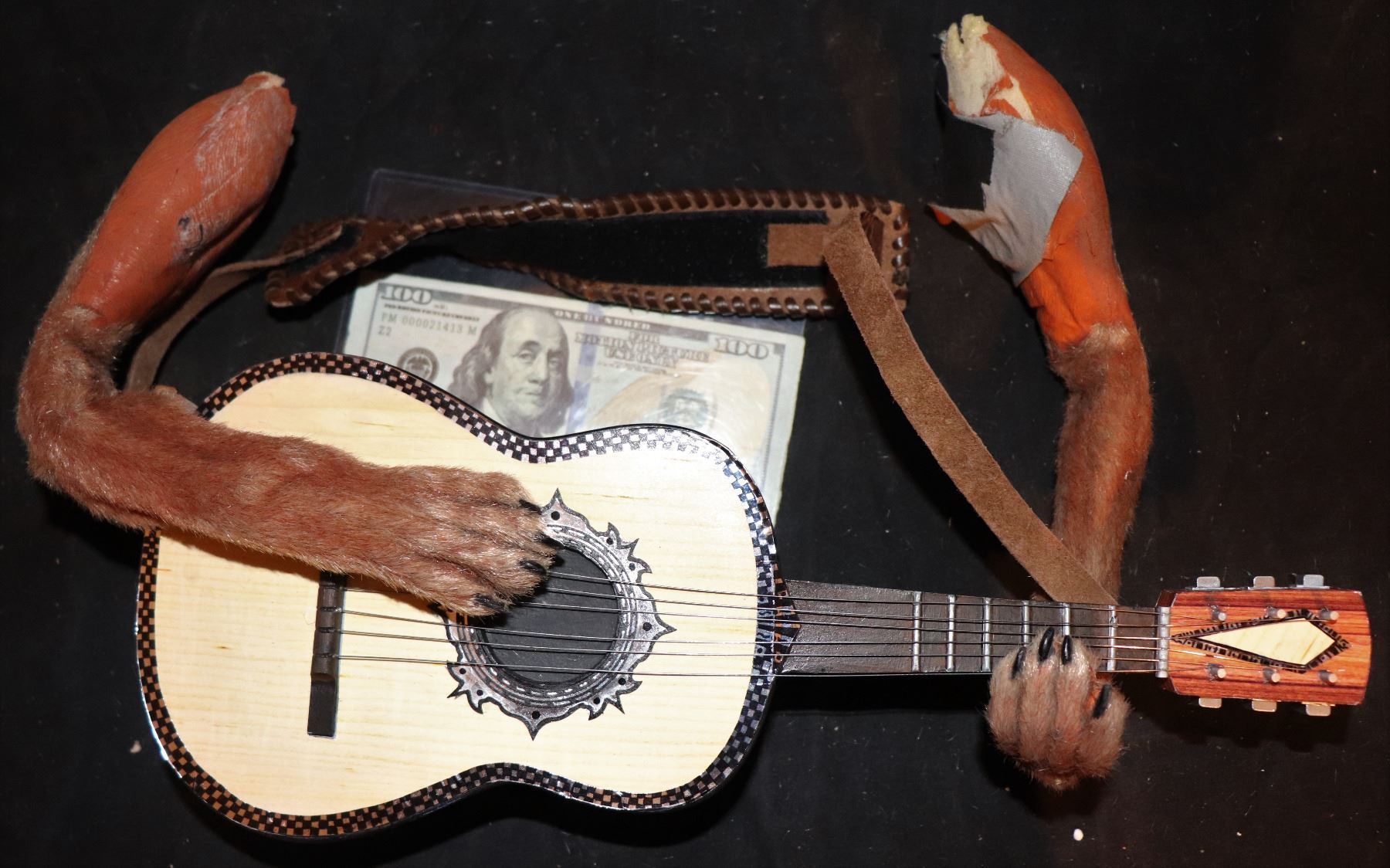 BEVERLY HILLS CHIHUAHUA 3 MARIACHIS HERO ANIMATRONIC GUITAR SCREEN MATCHED