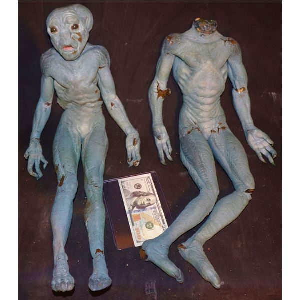 SCARY MOVIE 3 ALIEN ARMATURED PUPPETS THE HULK GRABS SCREEN MATCHED LOT OF 2
