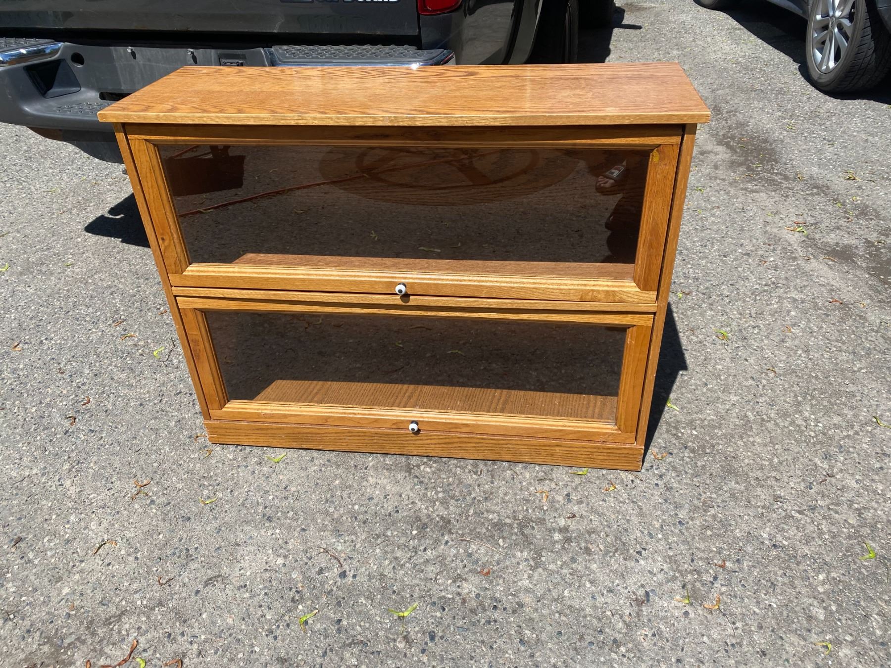 glass door shelf unit
