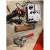 Image 1 : Charger and tools