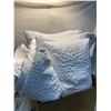 Image 1 : King? Comforter and two pillows