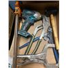 Image 1 : Assorted tools