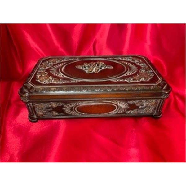 Bakelite jewelry box with contents