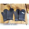 Image 1 : Cuisinart Rubber Oven Mitts - Lot of 4