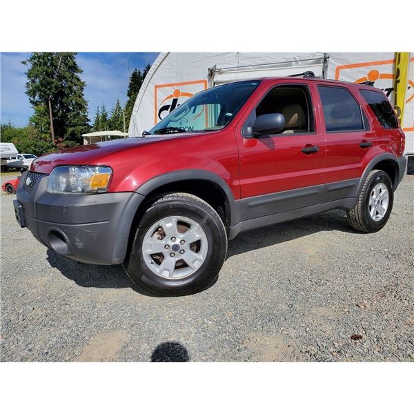 F2 --  2005 FORD ESCAPE XLT AWD, Red, 223335 KM