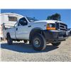 Image 8 : A6 --  2001 FORD F350 SRW SUPERDUTY 4X4, White, 331403 KM  "NO RESERVE"