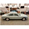 Image 11 : 0J --  2000 JAGUAR XJ8, Green, 185547 KM - No Reserve