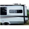 Image 26 : 0A --  2009 TANGO VELLAGIO 5TH WHEEL, WHITE