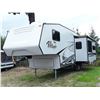 Image 3 : 0A --  2009 TANGO VELLAGIO 5TH WHEEL, WHITE